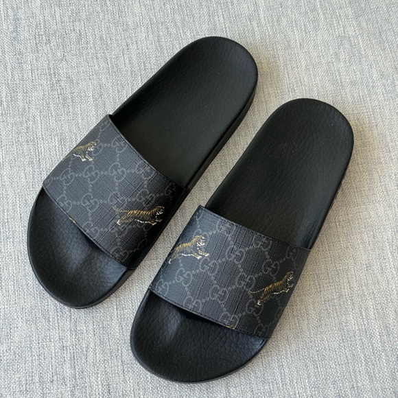 NEW Gucci Men's GG Supreme Tiger Slide Sandals, new in Size